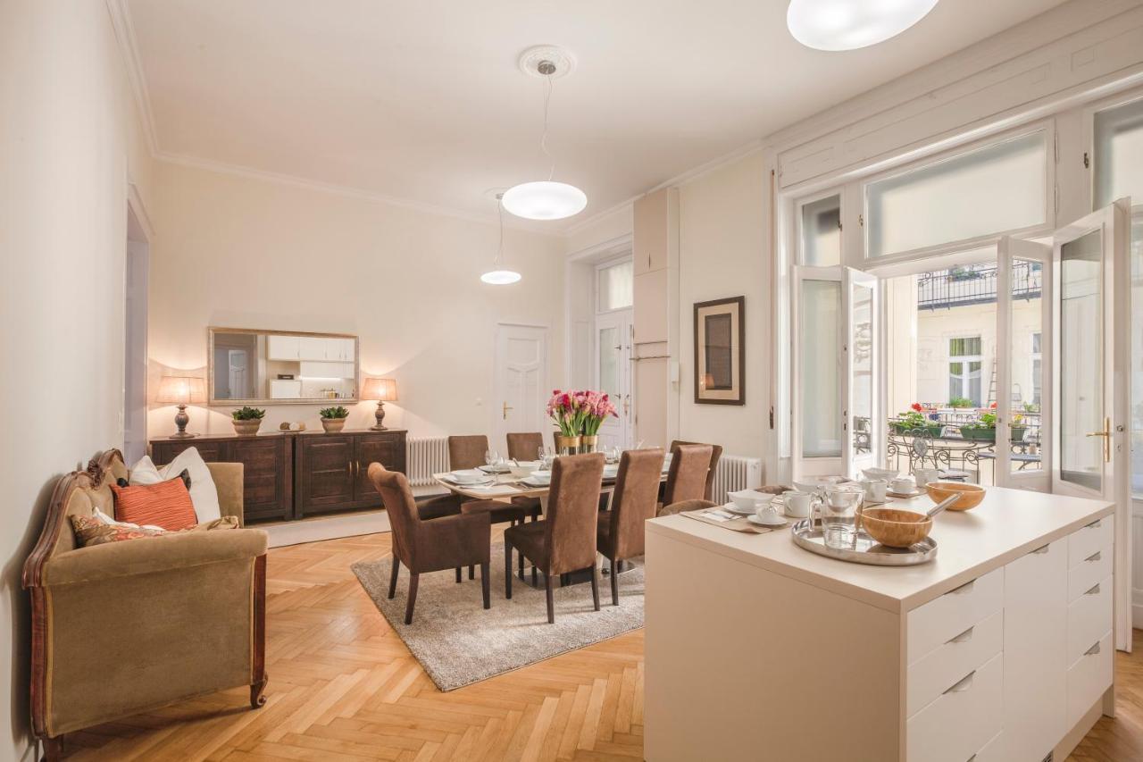 Modernized Unique Huge On 135sqm Lejlighed Budapest