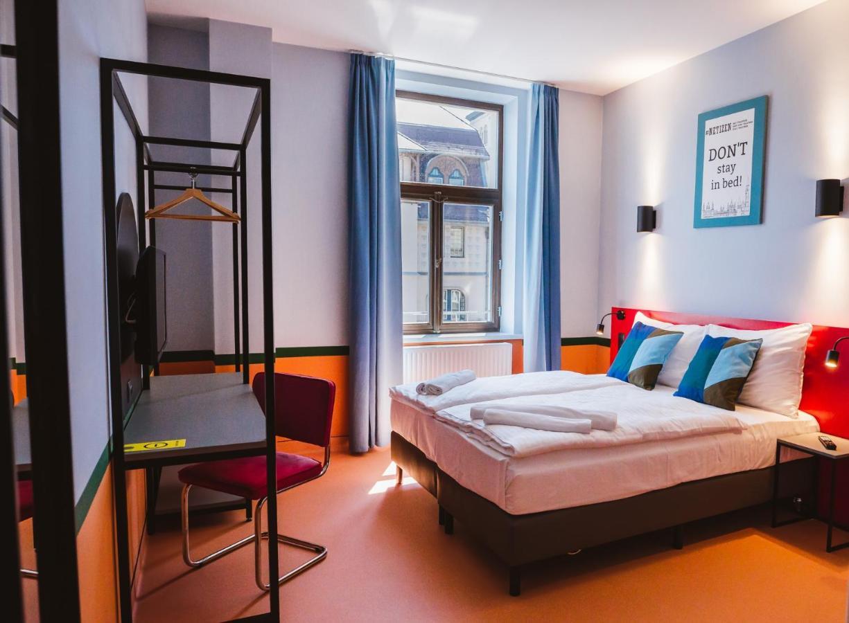 Maverick Athenaeum Hostel *