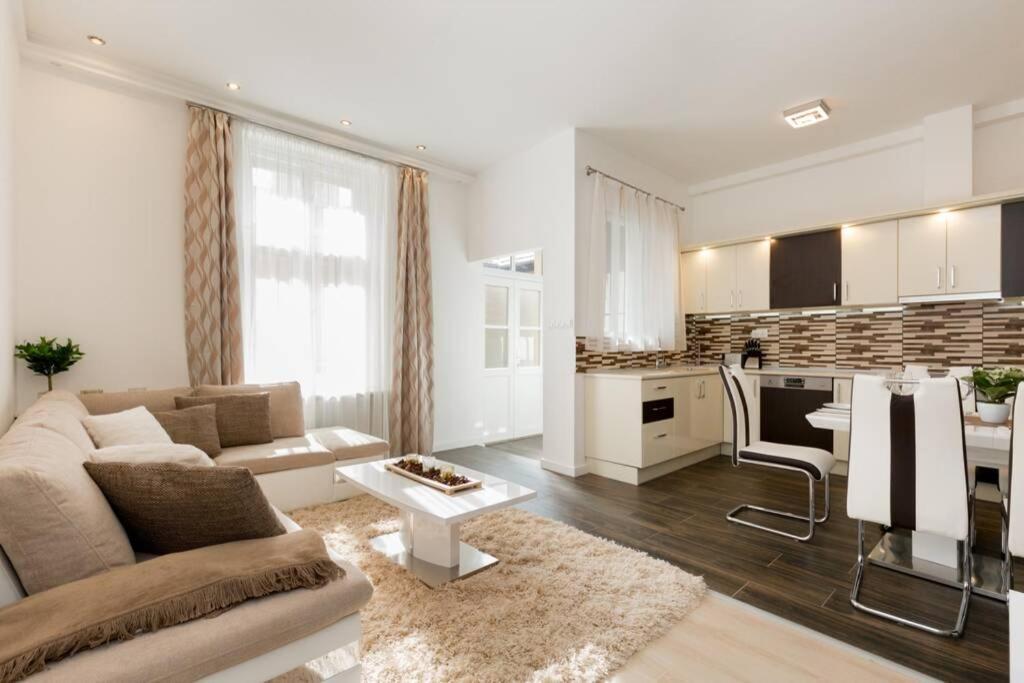 Eiffel Palace Luxury Dream 1