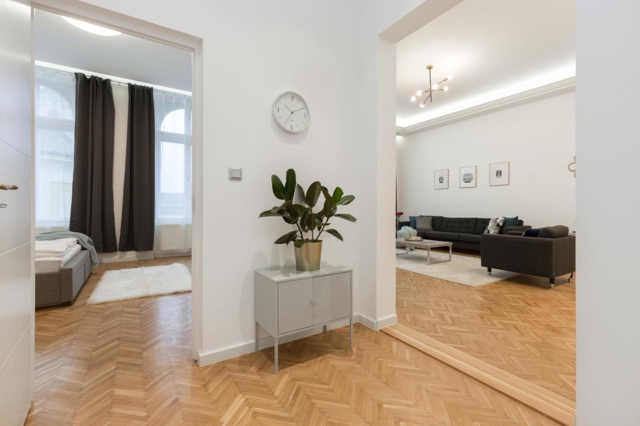 Space And Style In The Heart Of W 2br&2bt Apartment Budapest