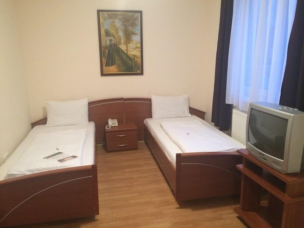 Hotel Triple M Budapest