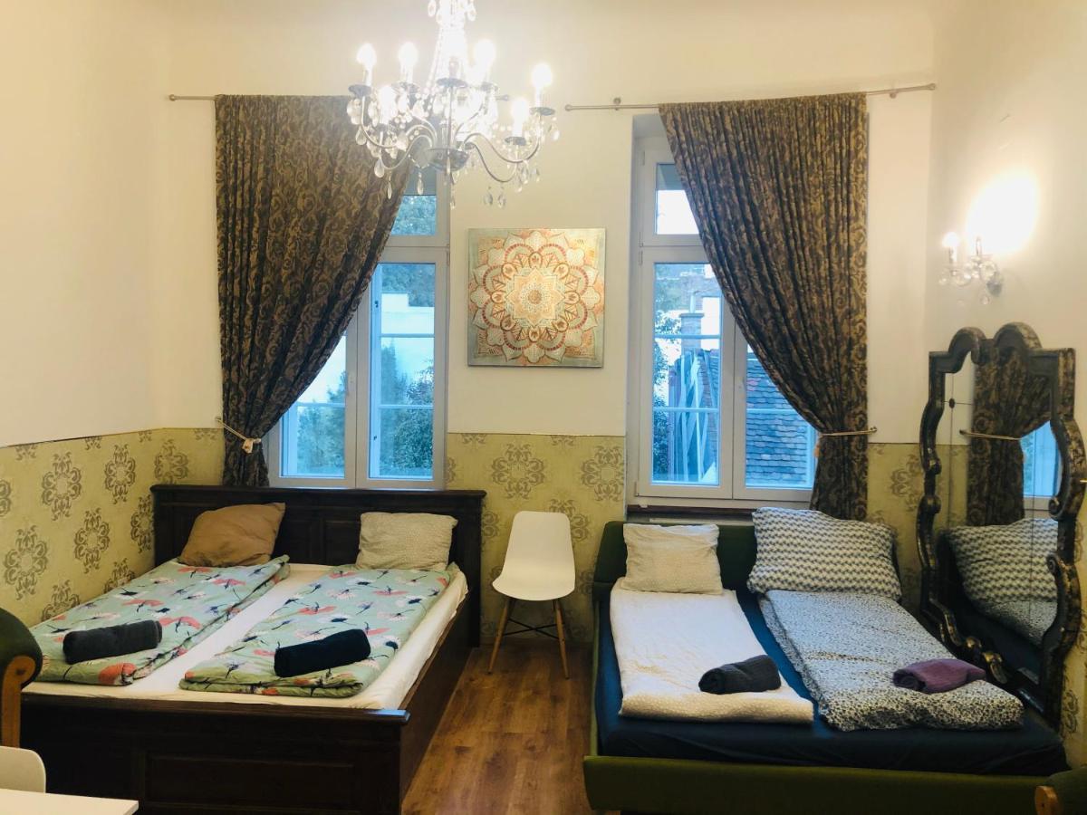 Apartment Modern Classic On Kiraly *