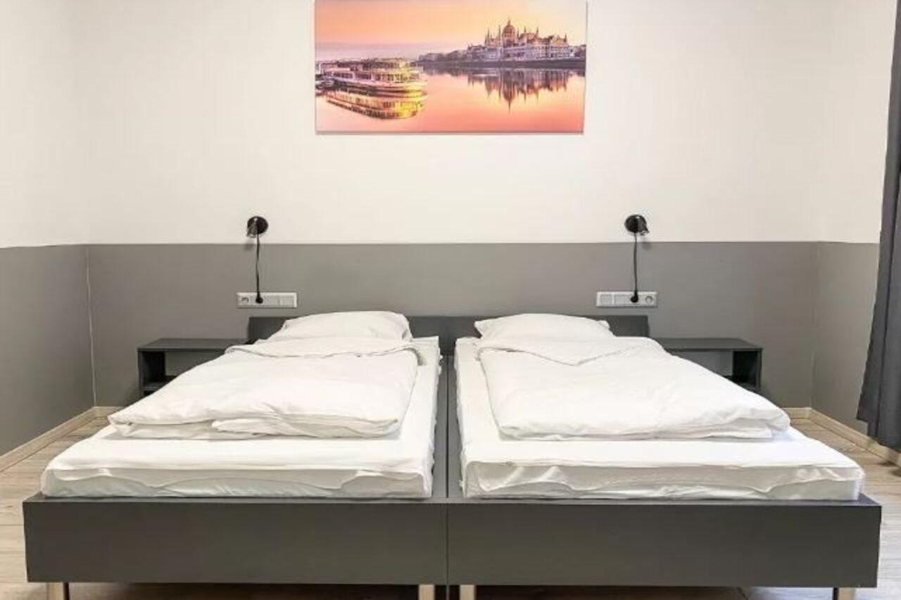 Dominik Panzio Budapest