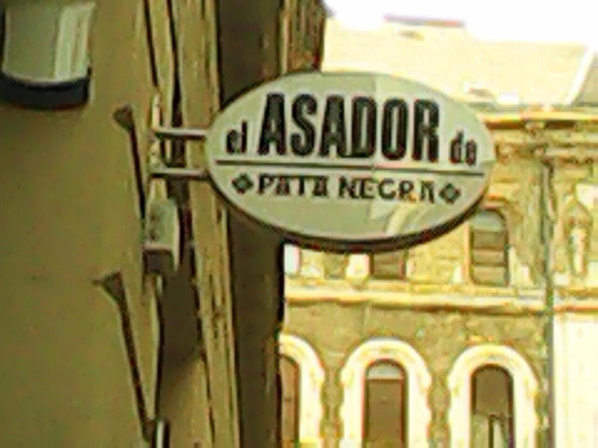 Operahouse Hostal *