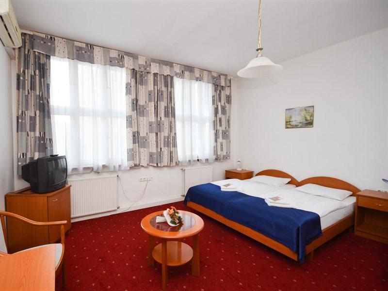 Broadway 2* Budapest