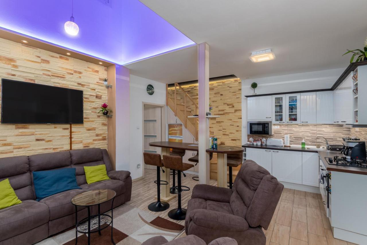 Fireworks Rakoczi - Free Parking - 3 Bedrooms - 2 Bathrooms