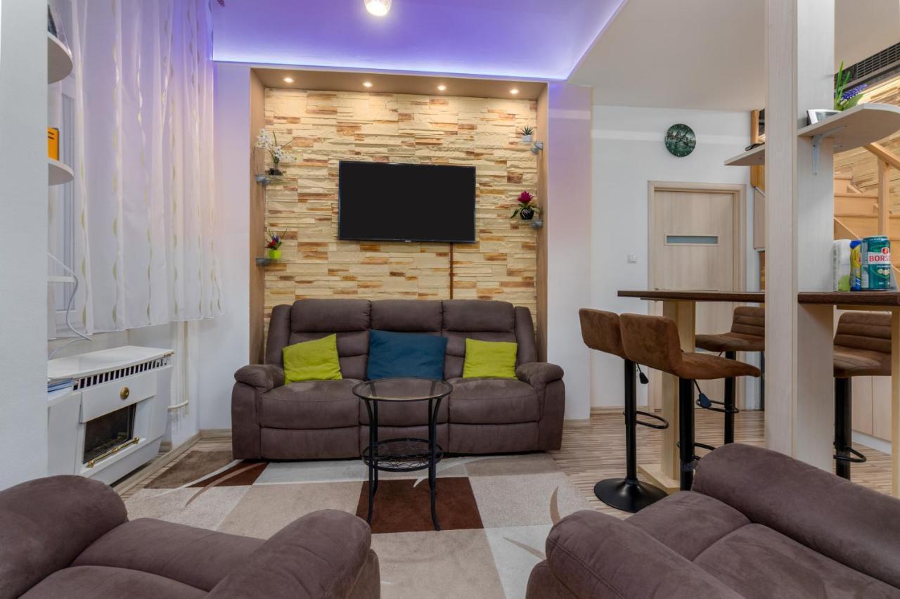 Fireworks Rakoczi - Free Parking - 3 Bedrooms - 2 Bathrooms Apartamento