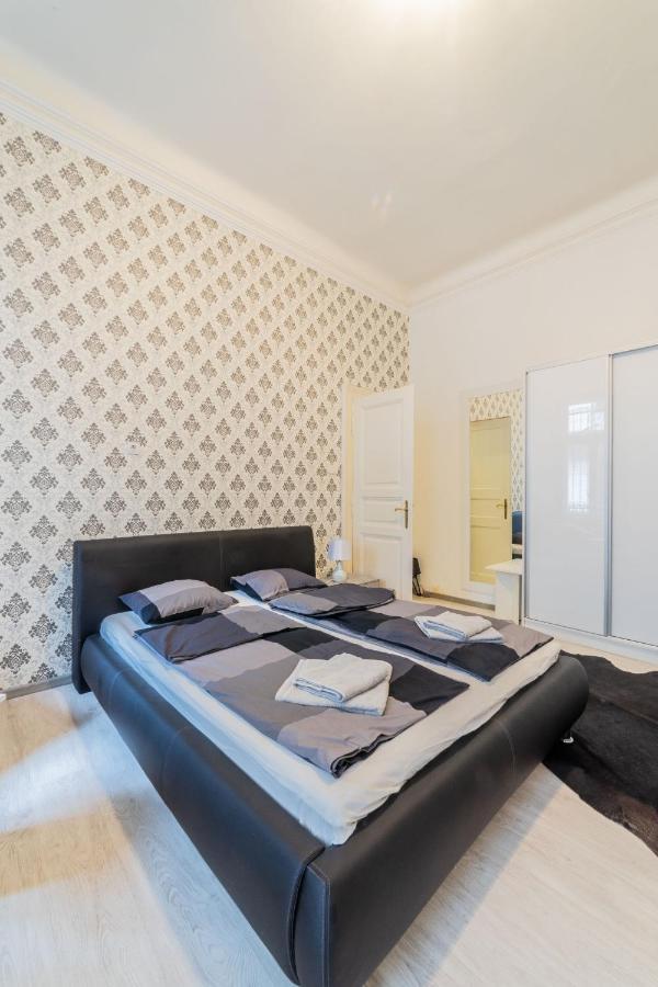 White Central Apartment *