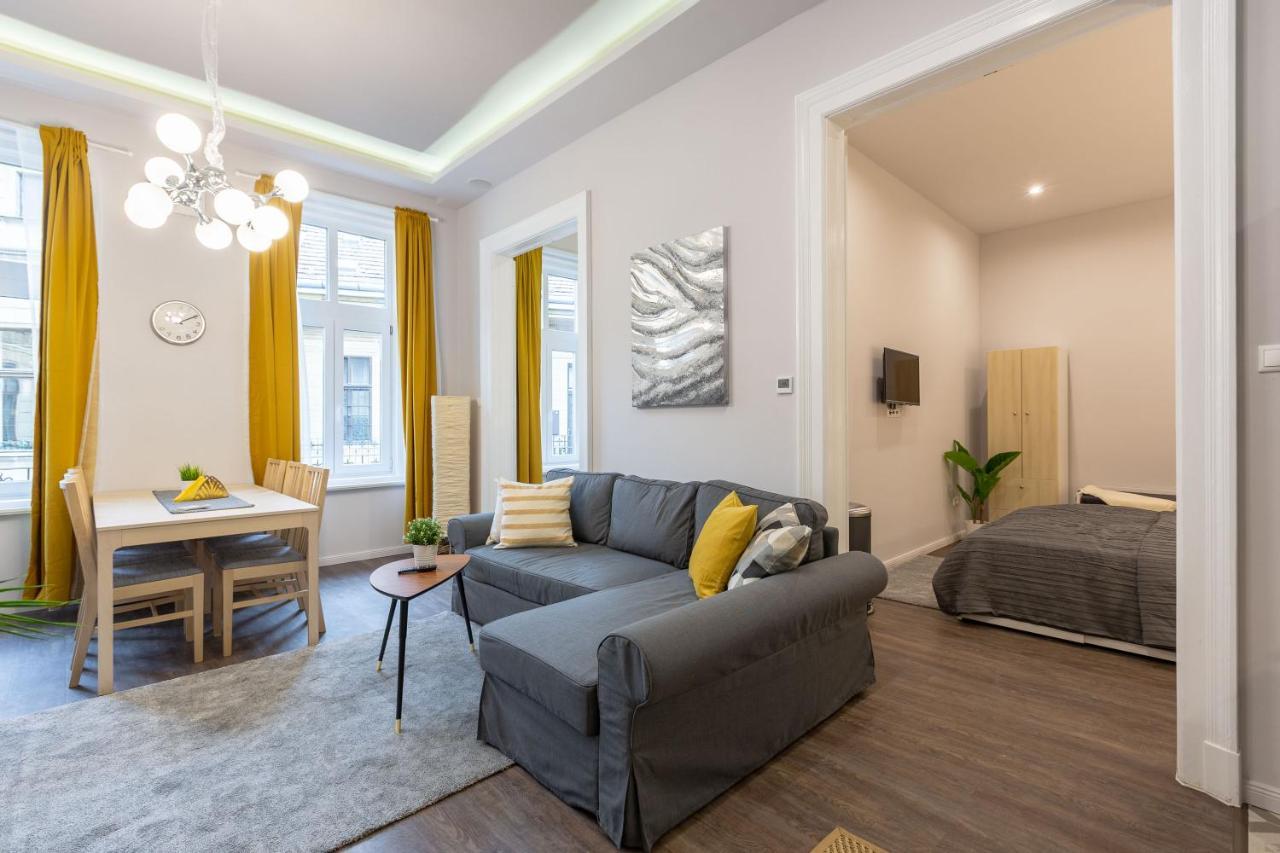 Luxury Central Next To The Fashion Str. Apartment *