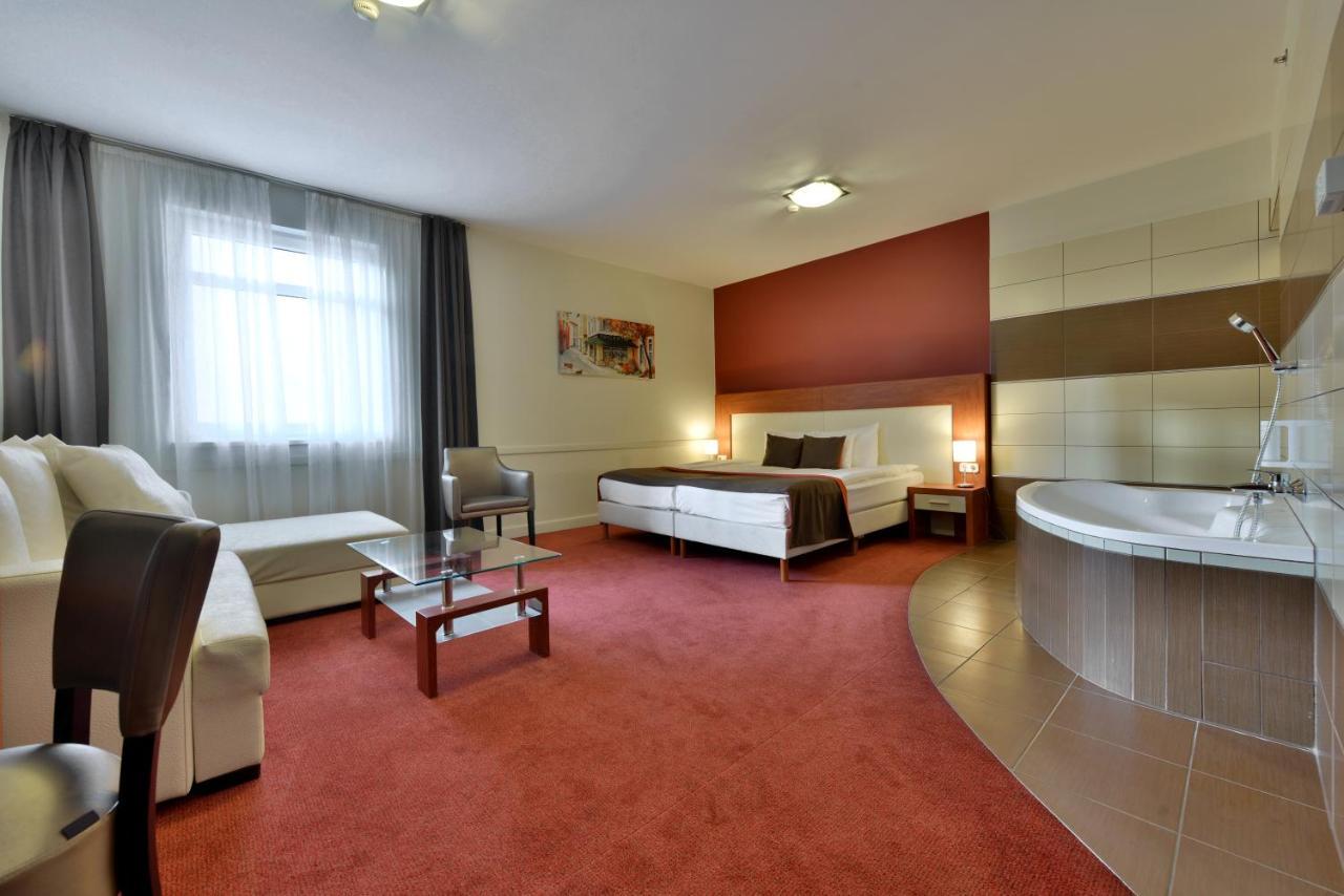 City Hotel