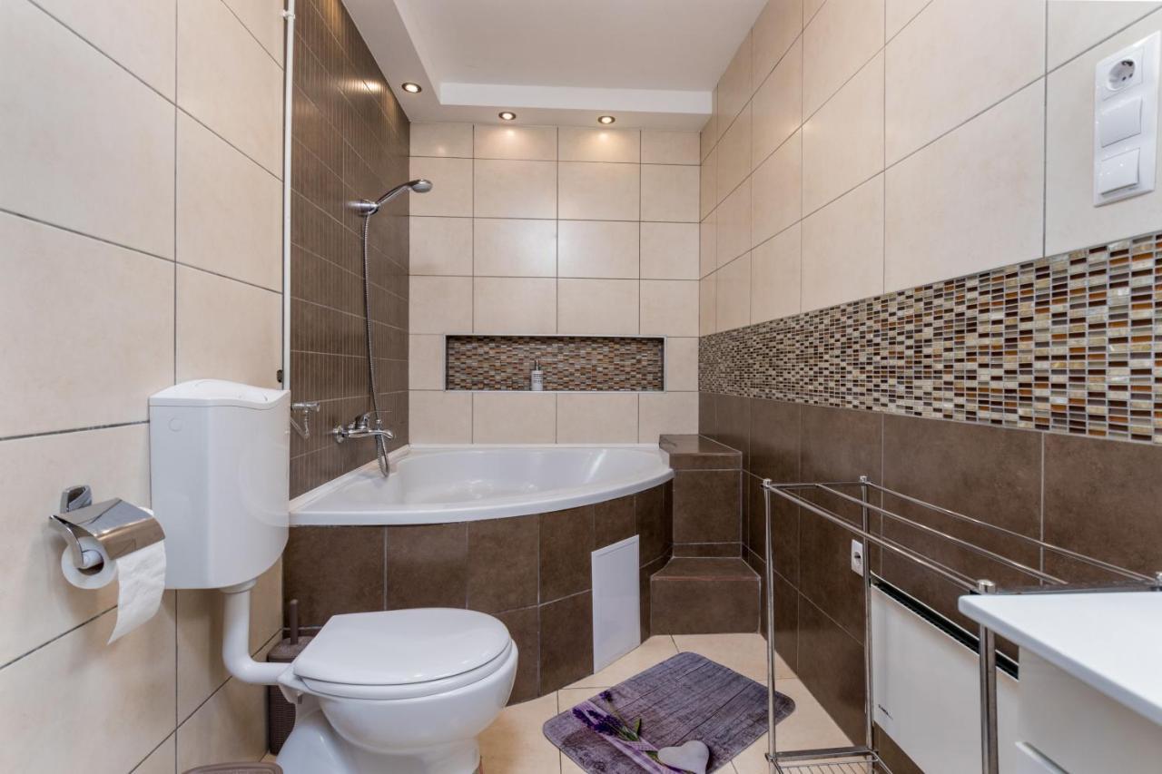Fireworks Rakoczi - Free Parking - 3 Bedrooms - 2 Bathrooms