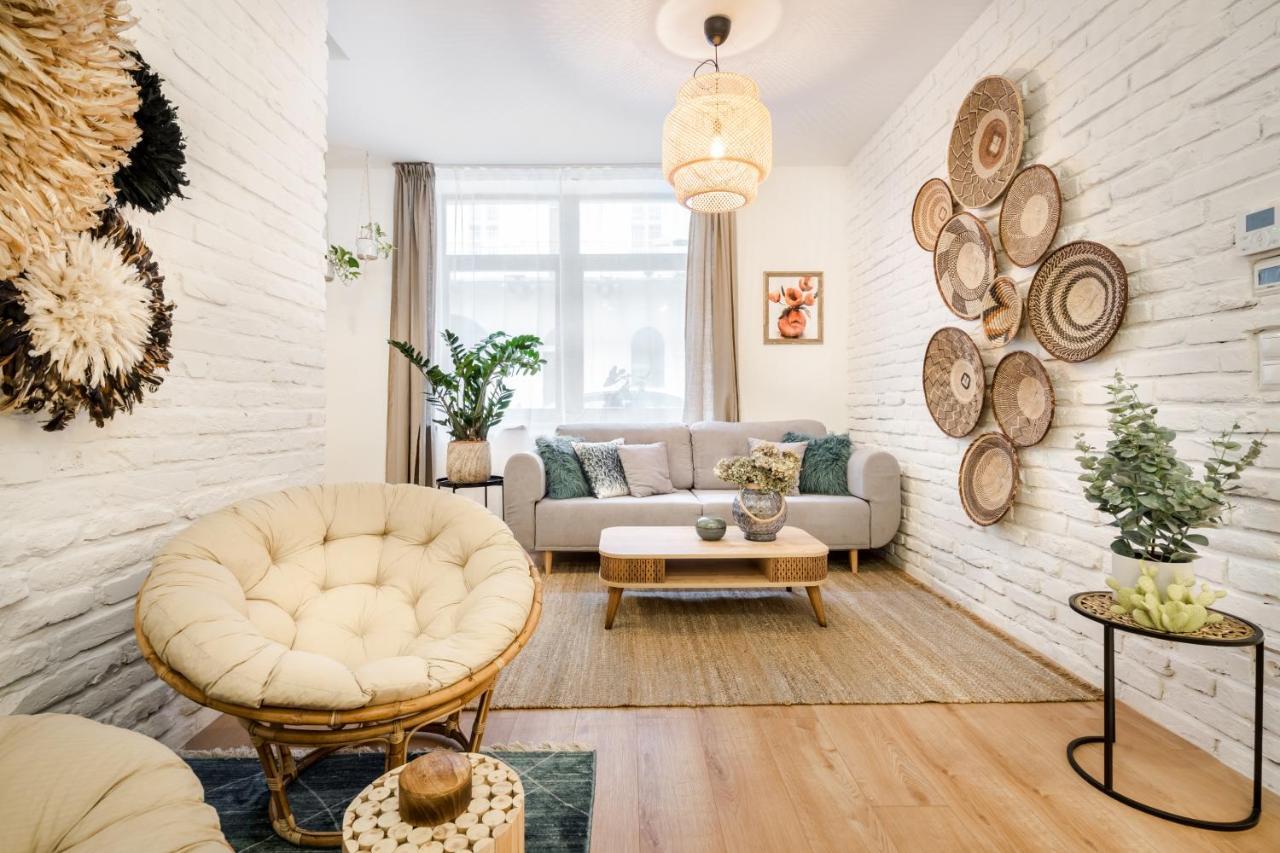 Roomli Boho Chic Apartment *