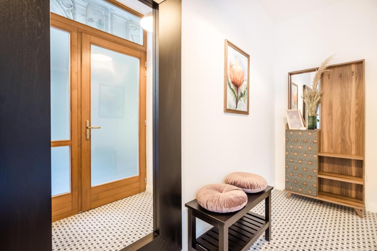 Roomli Boho Chic Apartment Budapest