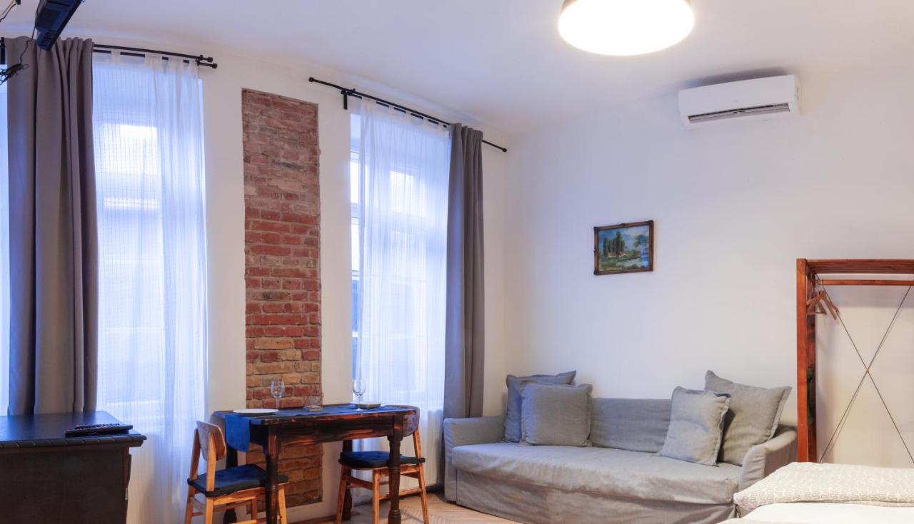 Hedonist Apartahotel