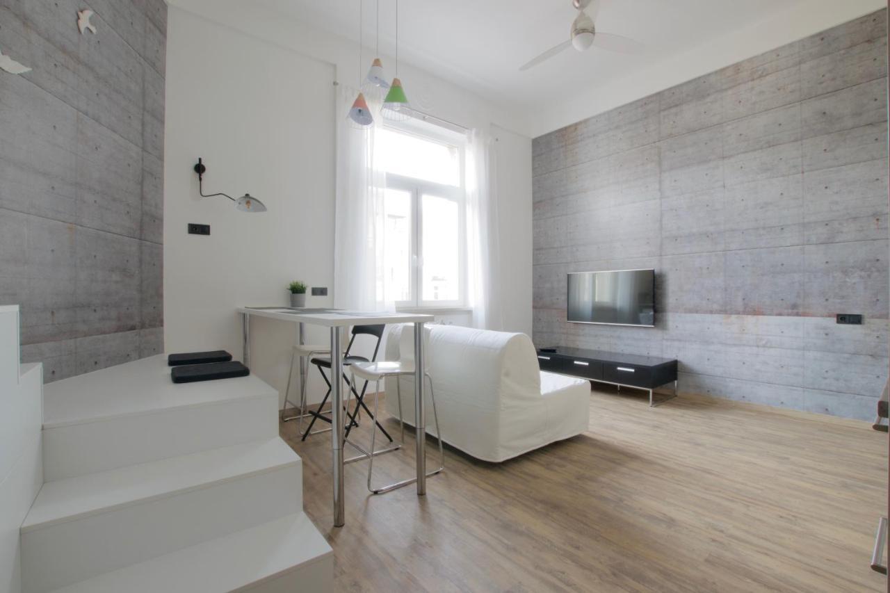 Standard By Hi5 - Gellert Area
