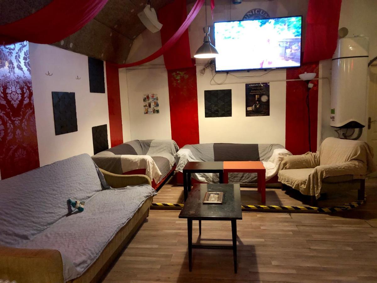 Whole Basement Former Pub For Stag Do, Bachelor House Party Flat Apartamento Budapest