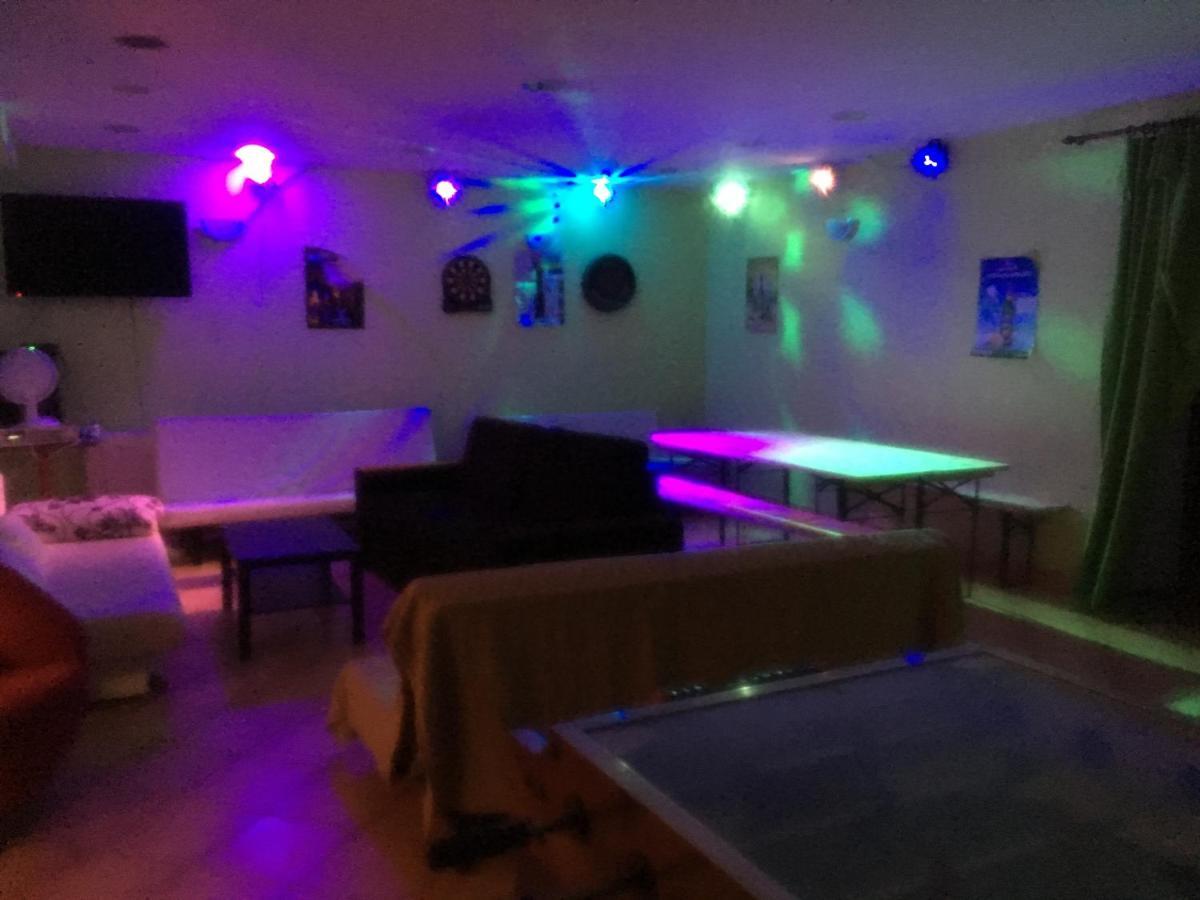 Whole Basement Former Pub3 For Bachelor / Bachelorette Party Appartement