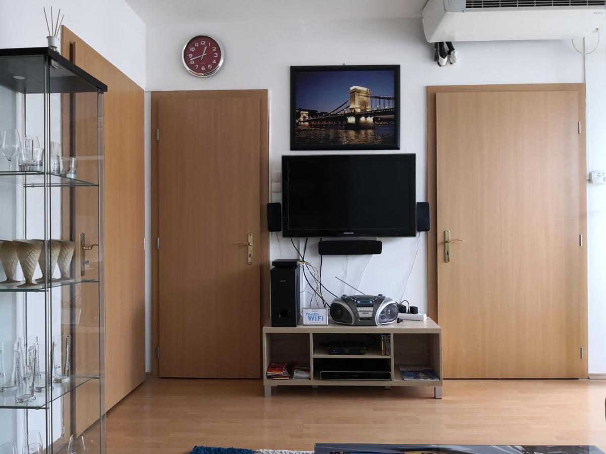 Apartament 1,5 Szobas Lakas Terasszal,koezel A Szechenyi Fuerdohoez *