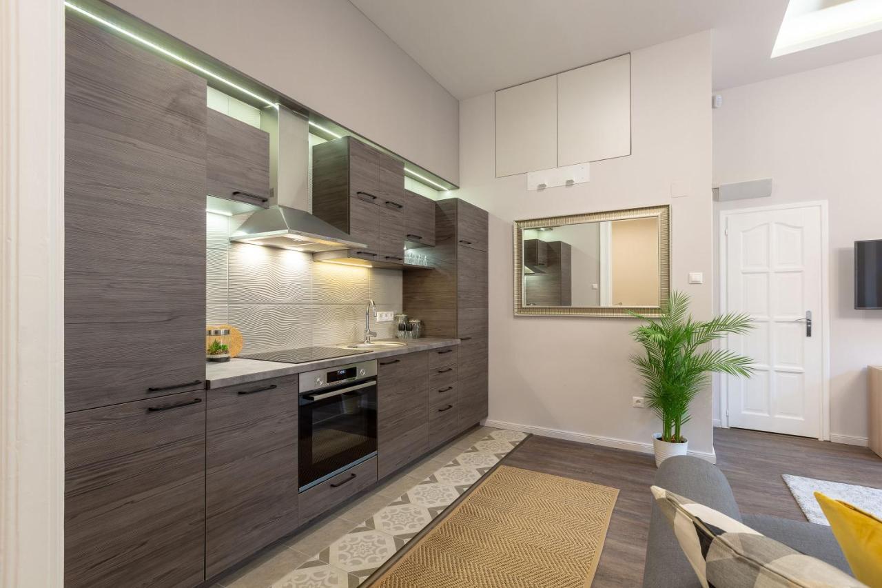 Luxury Central Next To The Fashion Str. Apartment *