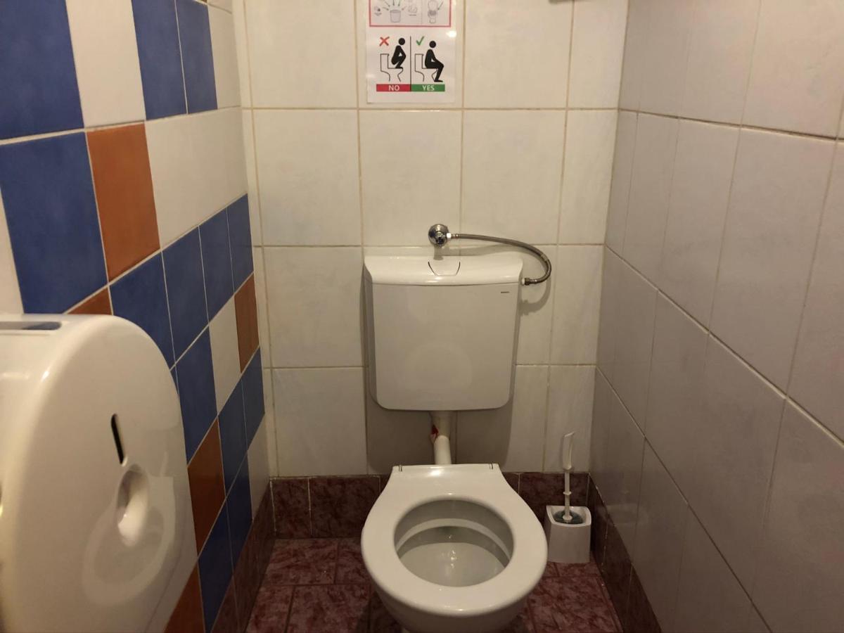 Apartamento Whole Basement Former Pub2 For Stag Do, Men's Cave Budapest