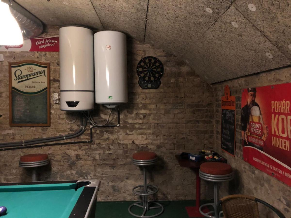 Whole Basement Former Pub2 For Stag Do, Men's Cave Apartament