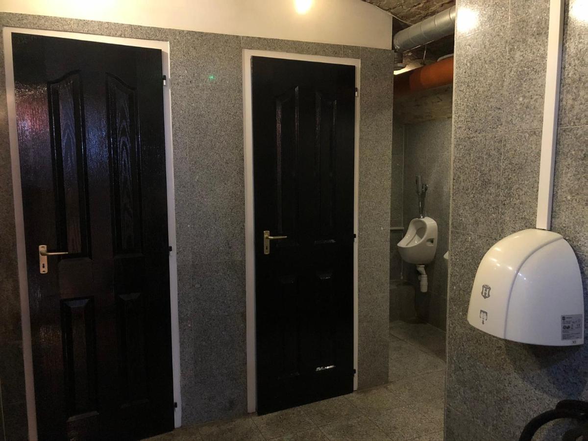 Apartamento Whole Basement Former Pub For Stag Do, Bachelor House Party Flat Budapest