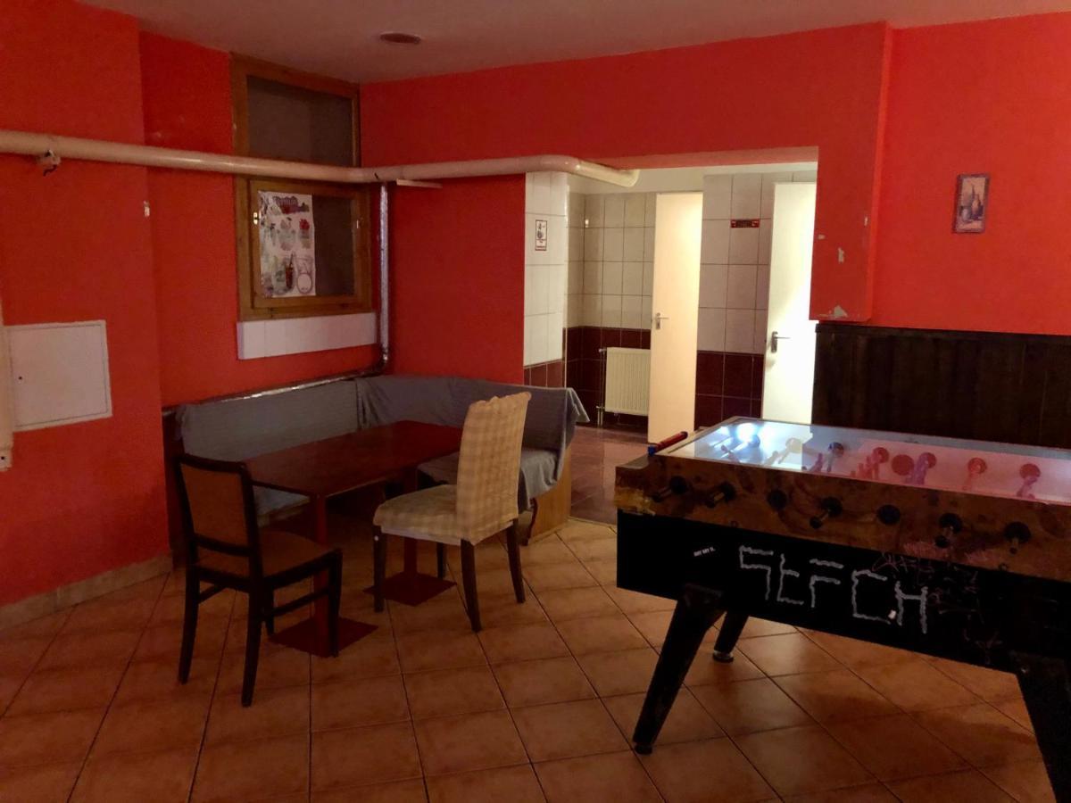 Whole Basement Former Pub3 For Bachelor / Bachelorette Party Apartment *