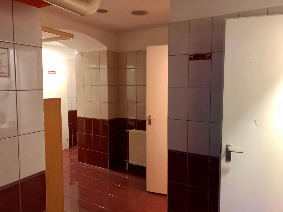 Whole Basement Former Pub3 For Bachelor / Bachelorette Party Apartment