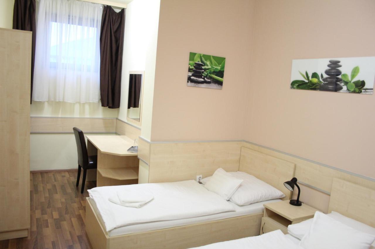 Corner Angyalföld Szálloda 3*