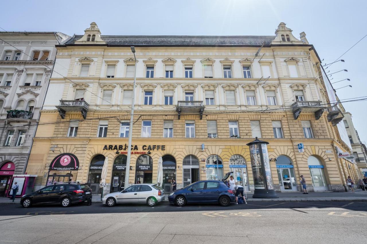 Bpr Cosmos Design With A/c Apartment Budapest