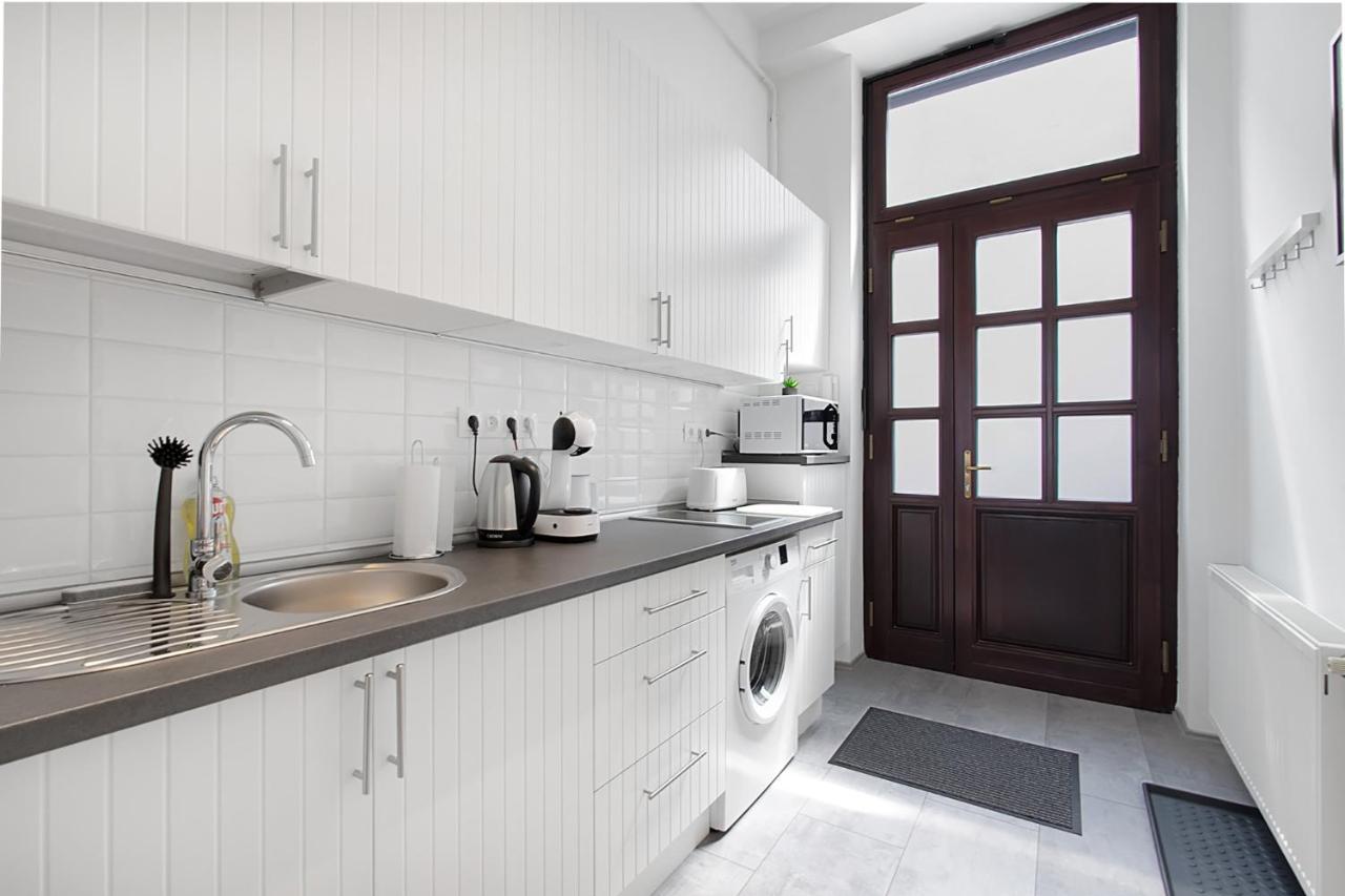 Bpr Cosmos Design With A/c Budapest
