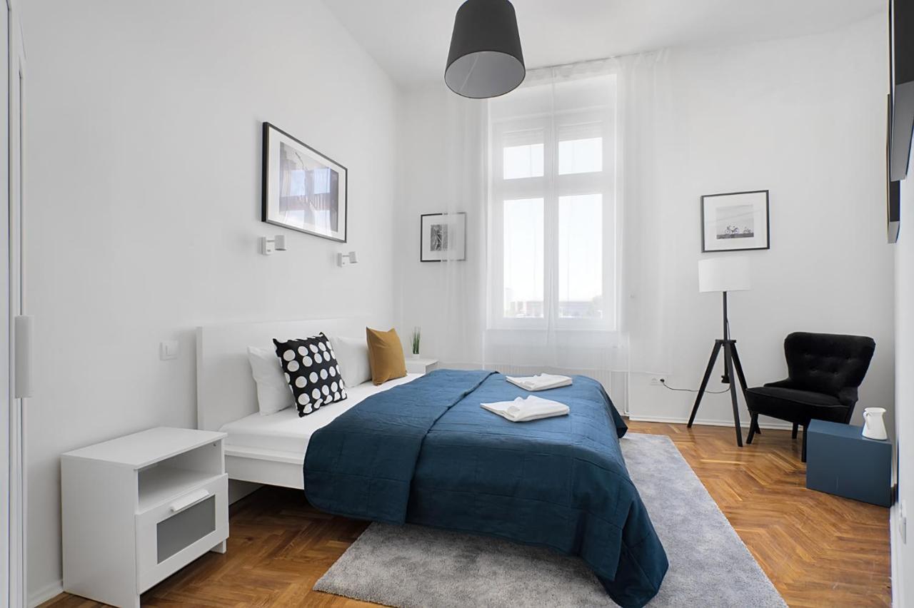 Bpr Cosmos Design With A/c Apartment