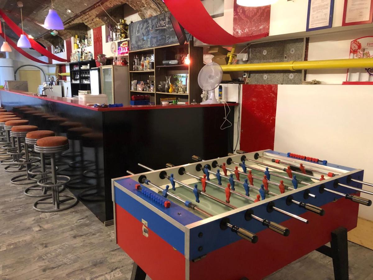 Whole Basement Former Pub For Stag Do, Bachelor House Party Flat Apartamento