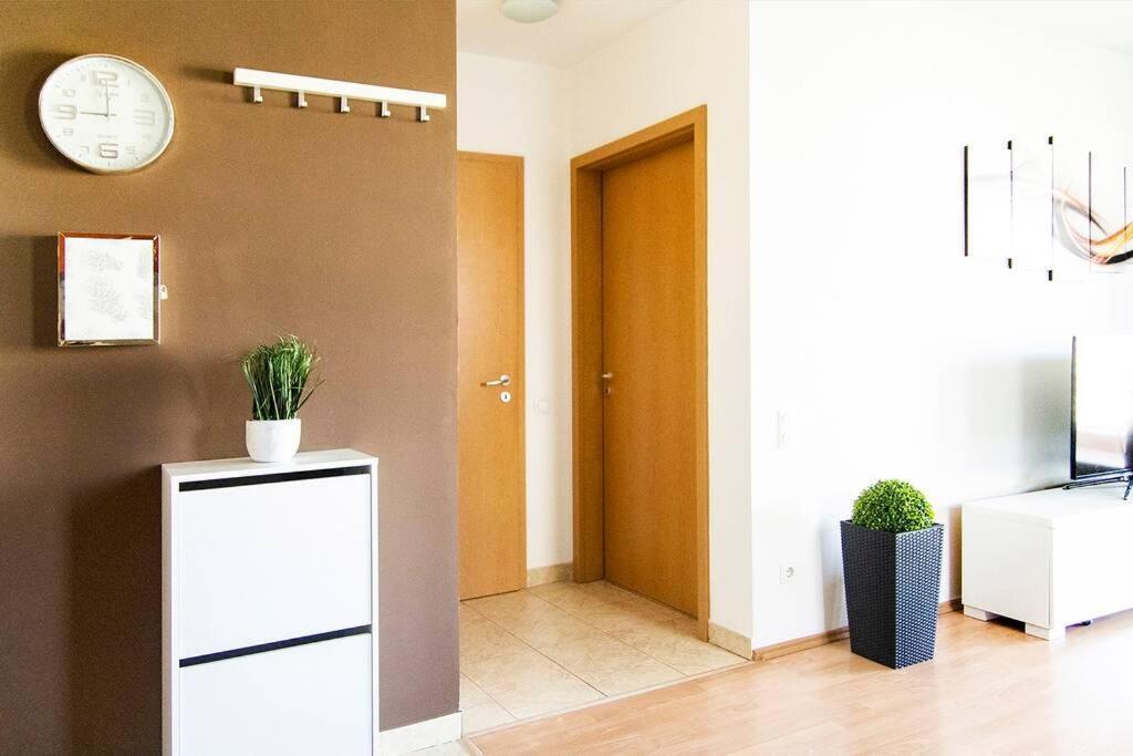 Vip Mini Resort,private Parking & Balcony * Budapest