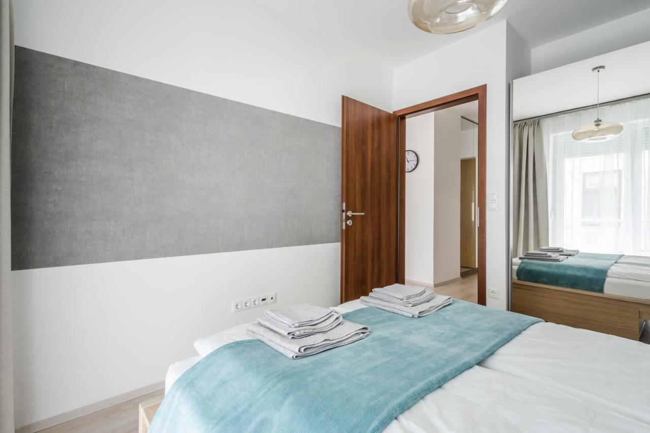Bpr Galactic Empire With Balcony Apartamento Budapest