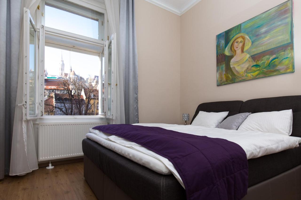 Elegant With Buda Castle View