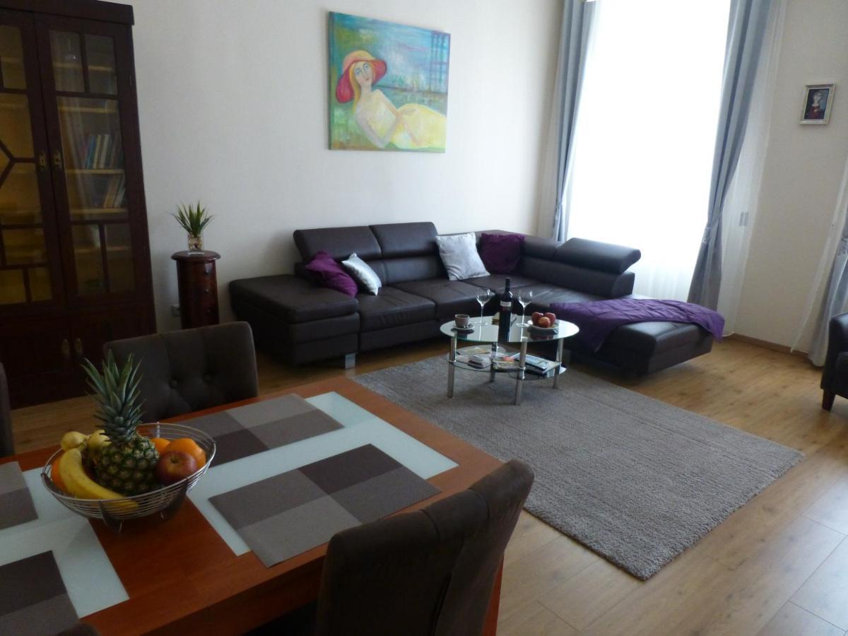 Elegant With Buda Castle View Apartment Budapest