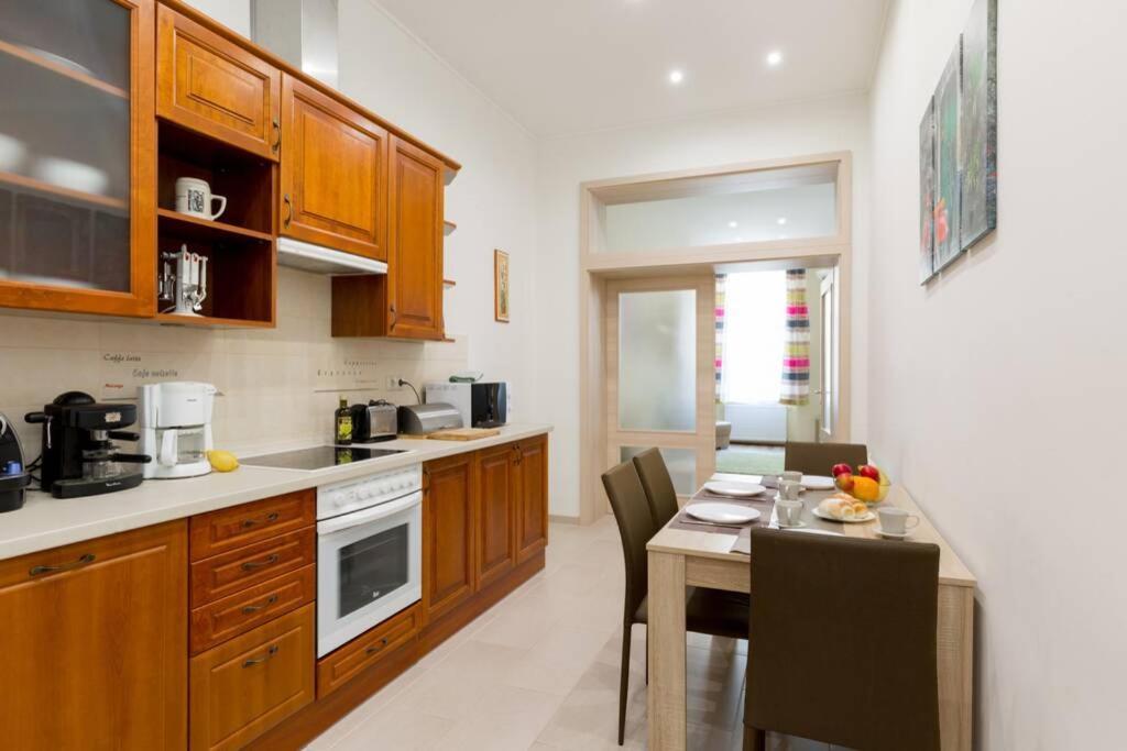 Luxury In The Center Apartmán