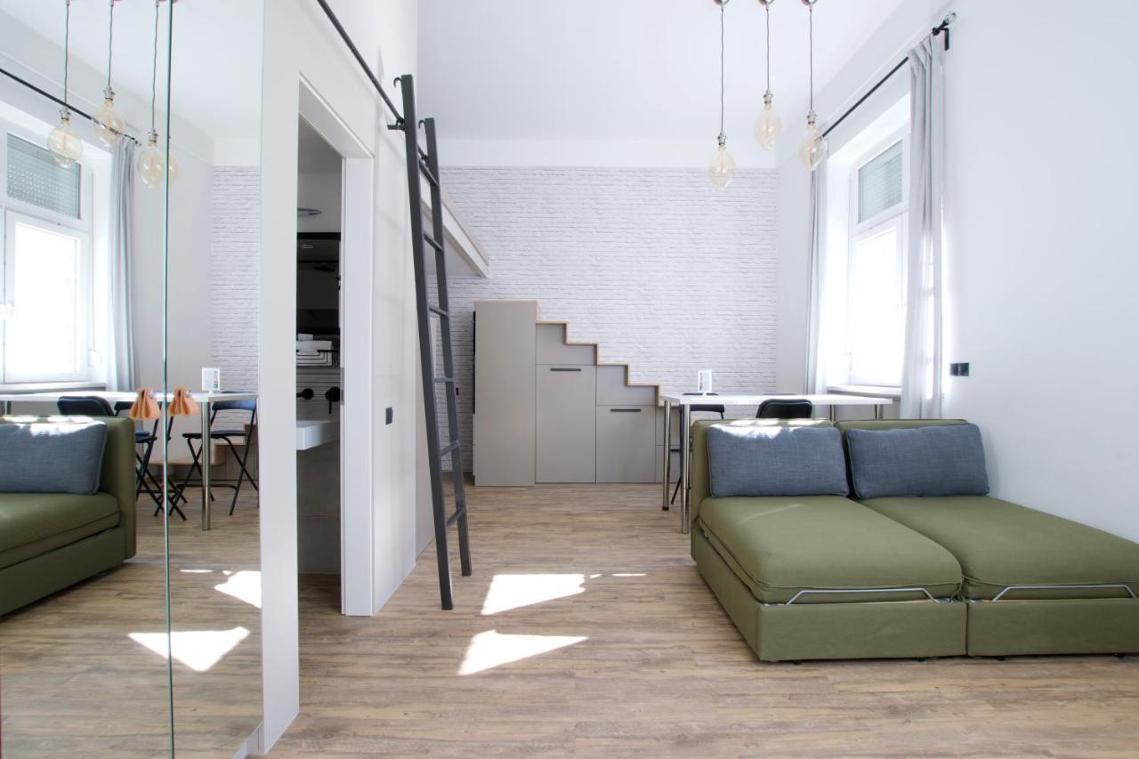 Standard By Hi5 - Gellert Area