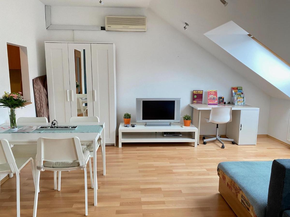 Orangehomes Large Erkel Street Budapest