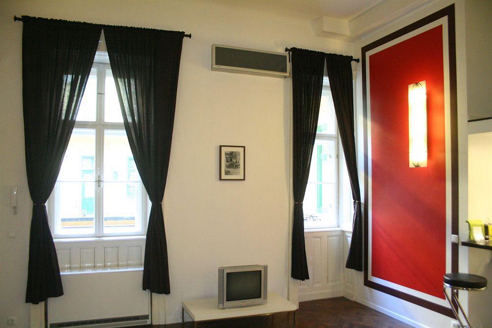 Kadar * Budapest
