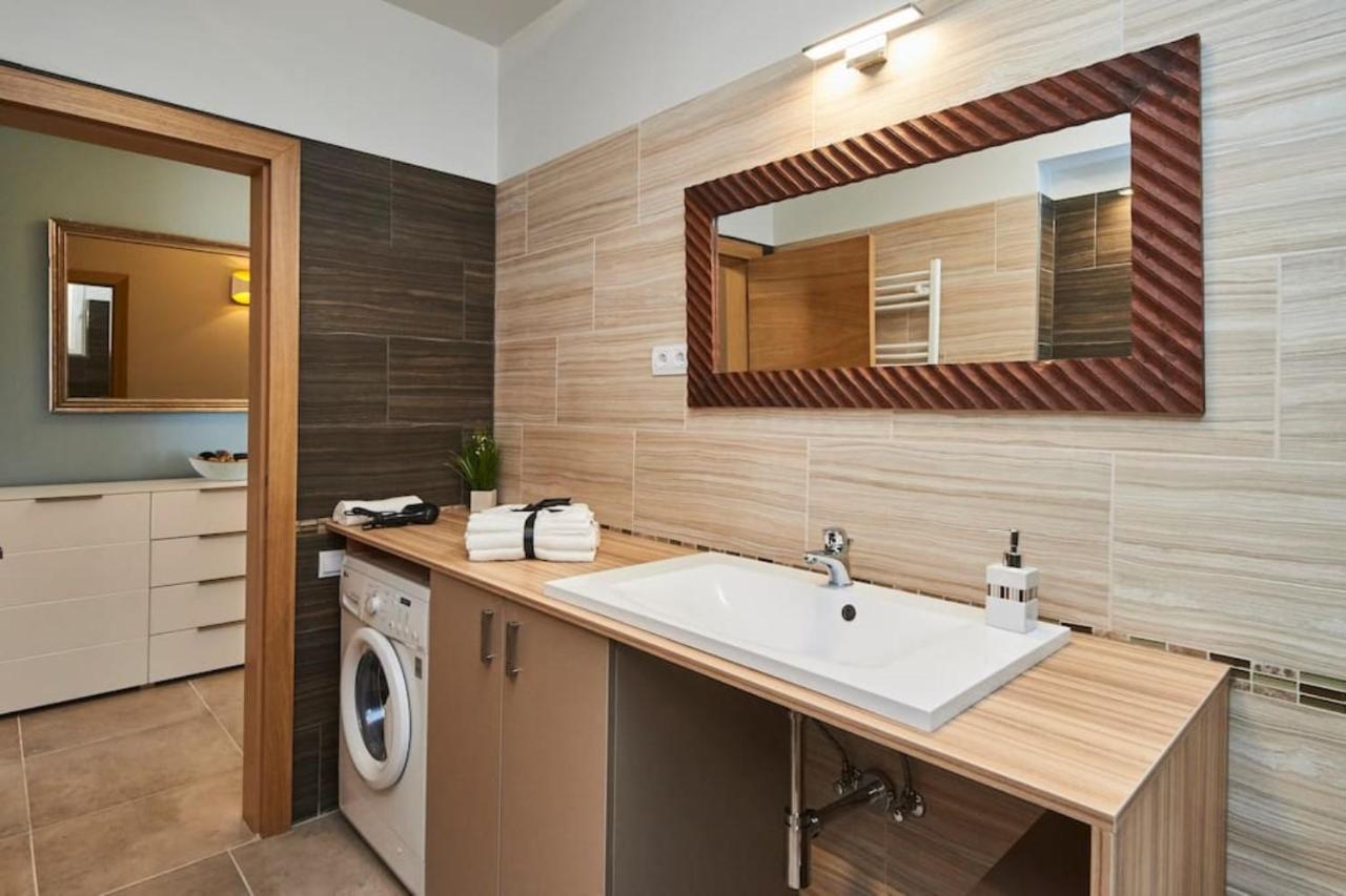 Orangehomes Fantastic 3 Bedrooms Dohany Street Apartment *