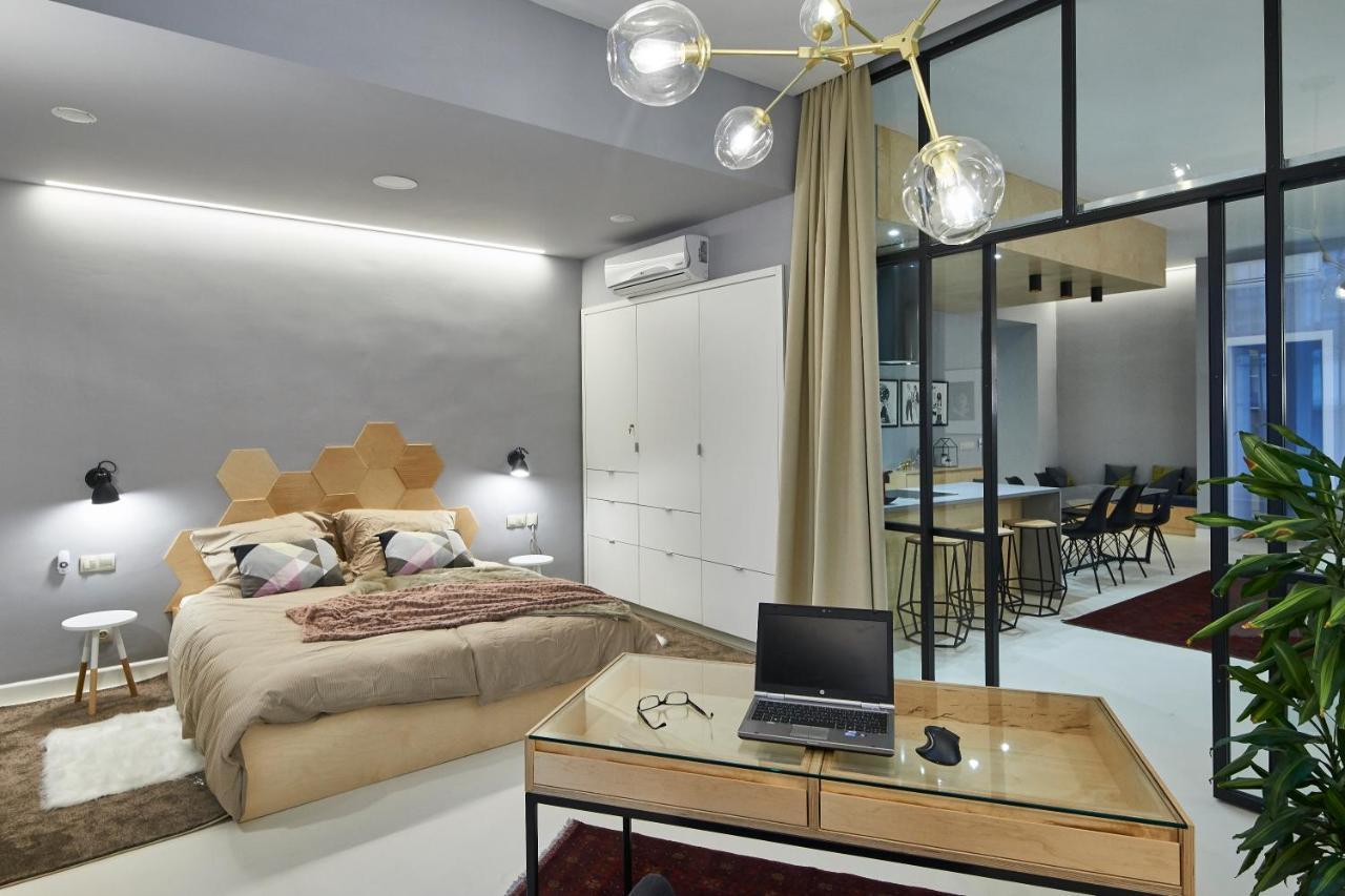 Orangehomes Unique Design 3 Bathrooms Flat