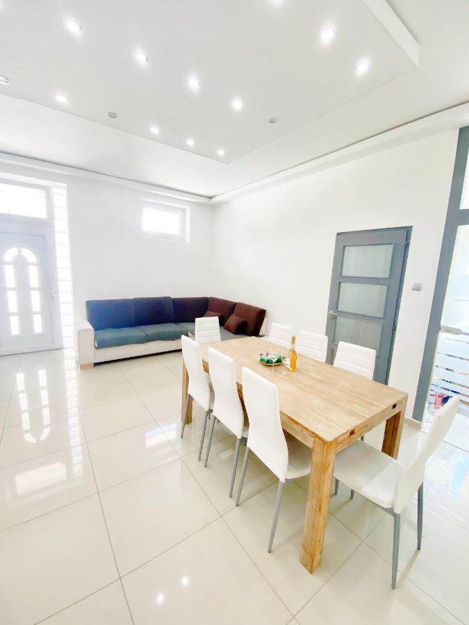 Luxury In The Centre Ac Parking Garden Apartment