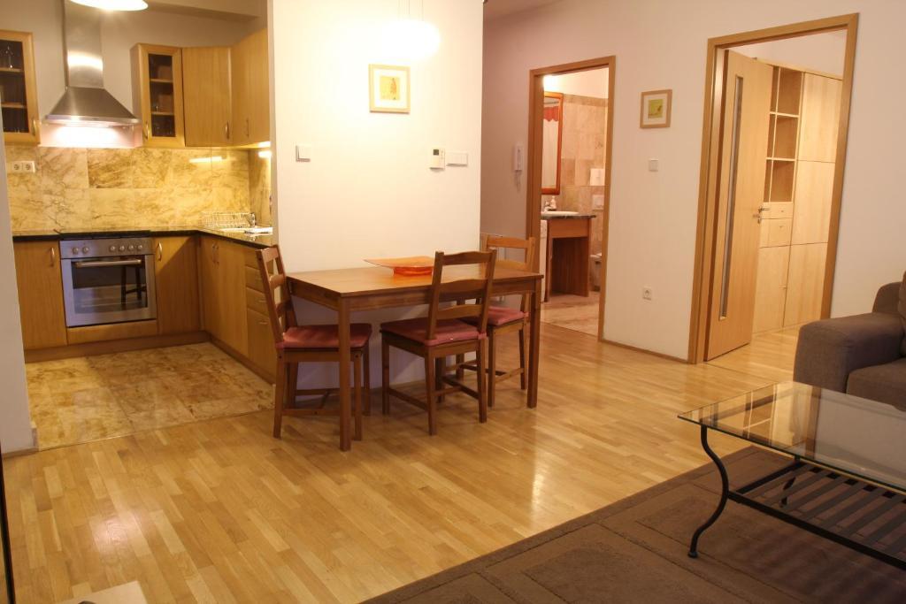 Apartament Adler *