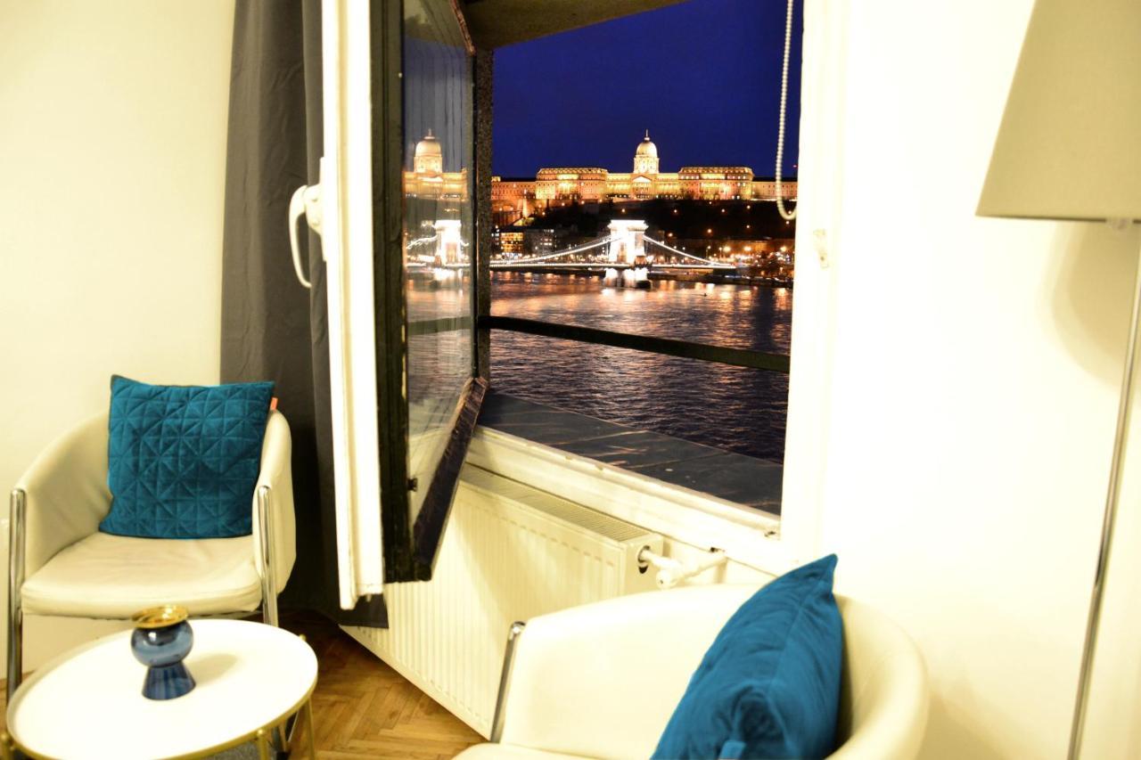 Apartment Castle And Danube Panorama