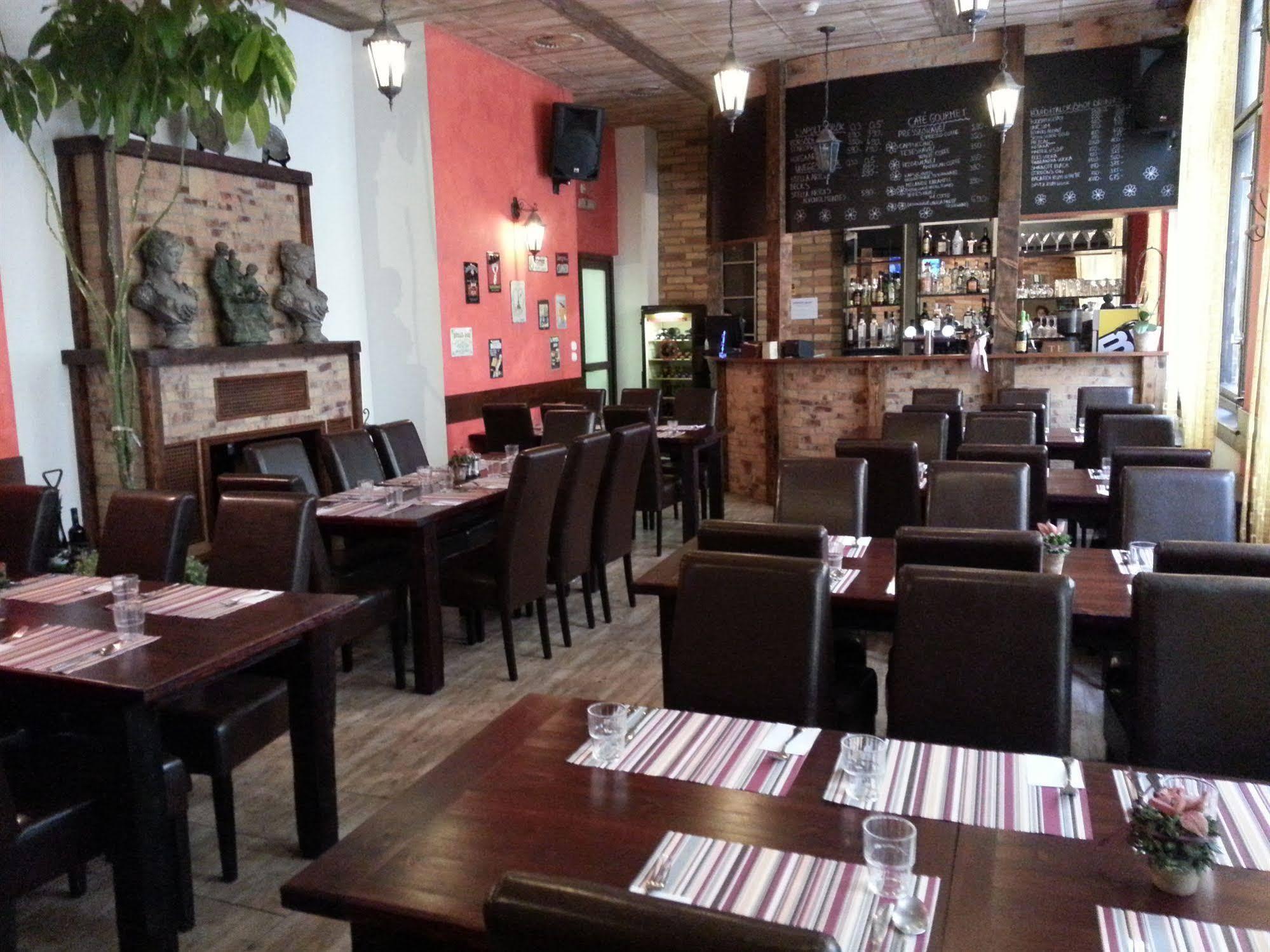 Hostal Equity Point *