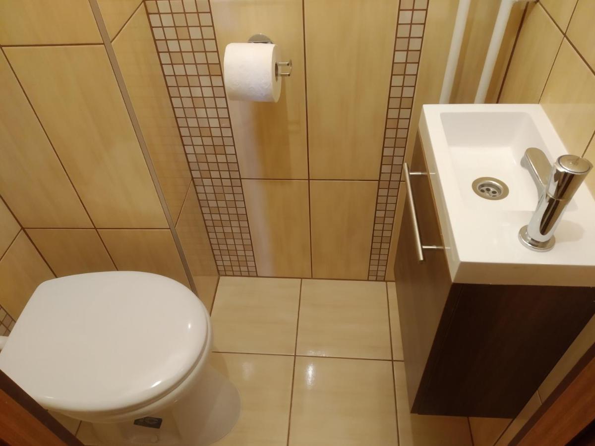 Appartement Sinko - Free Garage Parking, Central, 2 Bedrooms 4 Single Beds, Flexi Check-out Boedapest