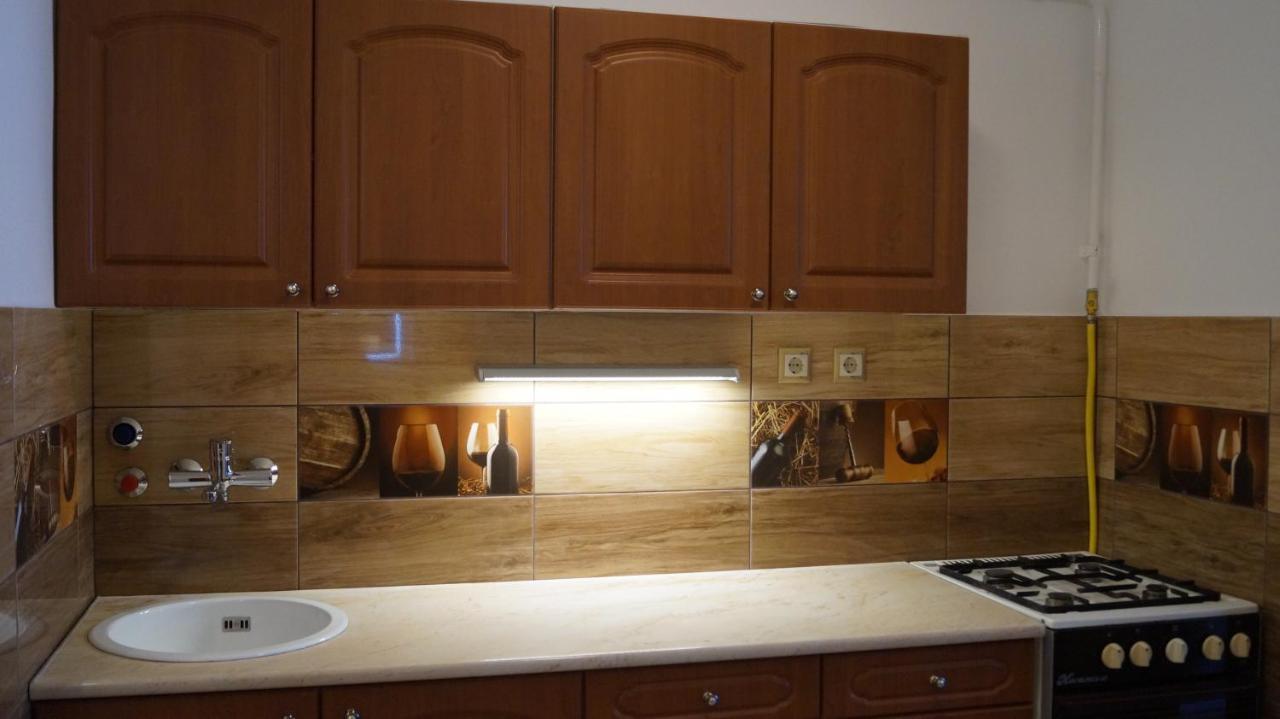 Sinko - Free Garage Parking, Central, 2 Bedrooms 4 Single Beds, Flexi Check-out Boedapest