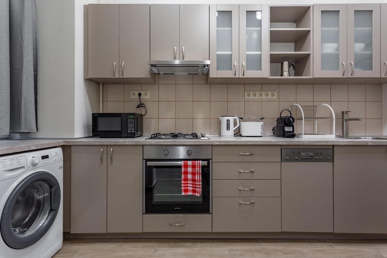 Goldcentral Akacfa Apartment Budapest